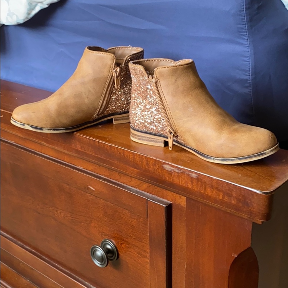 Size 11 toddler girl cat&jack glitter ankle boots